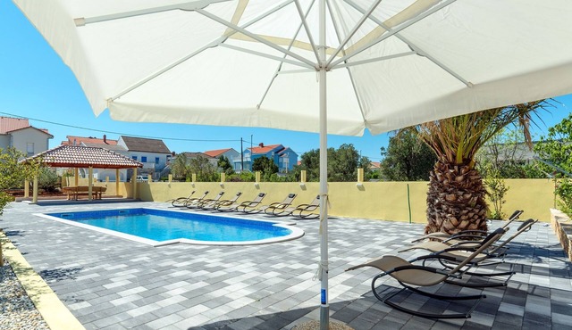 One bedroom apartment with terrace Bibinje, Zadar (A-6121-b)