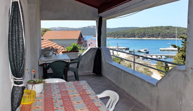 One bedroom apartment with terrace and sea view Brgulje, Molat (A-6250-a)
