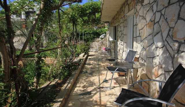 One bedroom apartment with terrace Nečujam, Šolta (A-8691-b)
