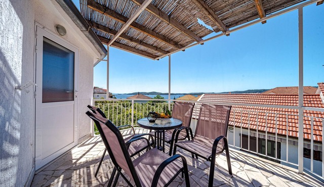 One bedroom apartment with terrace and sea view Kučište - Perna, Pelješac (A-4629-c)