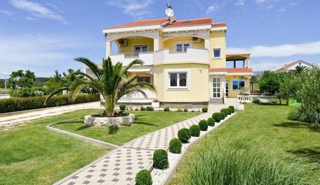 One bedroom apartment with terrace and sea view Ljubač, Zadar (A-6244-a)