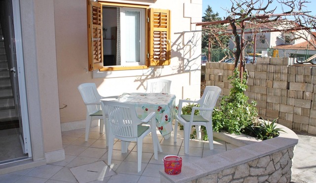 One bedroom apartment with terrace Supetar (Brač) (A-6037-b)