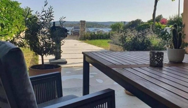 One bedroom apartment with terrace and sea view Turanj (Biograd) (A-25338-d)