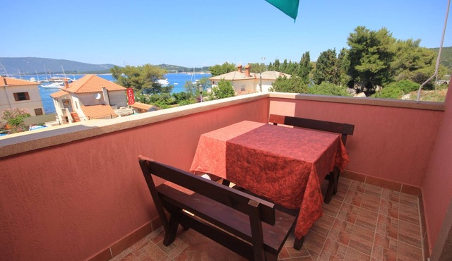 One bedroom apartment with terrace and sea view Ilovik, Lošinj (A-8069-a)