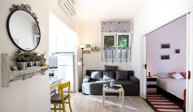 One bedroom apartment with terrace Komiža (Vis) (A-11671-a)