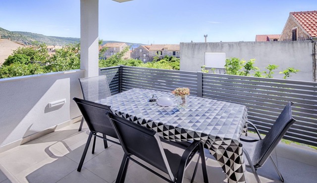One bedroom apartment with terrace Komiža, Vis (A-1151-e)
