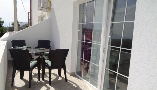 One bedroom apartment with terrace and sea view Lopar, Rab (A-17103-b)