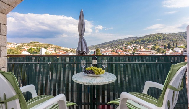 One bedroom apartment with balcony and sea view Marina (Trogir) (A-5953-c)