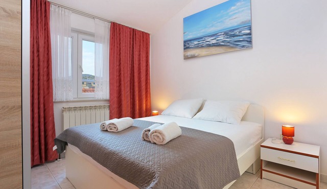 One bedroom apartment with air-conditioning Marina (Trogir) (A-5953-d)