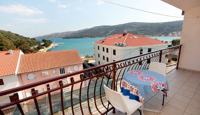 One bedroom apartment with balcony and sea view Marina, Trogir (A-10003-a)