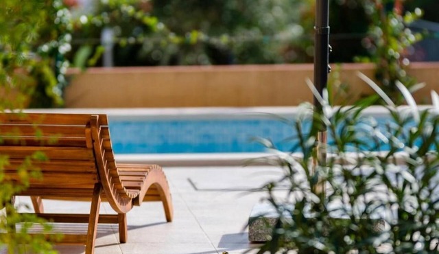 One bedroom apartment with terrace and sea view Milna, Brač (A-22122-c)