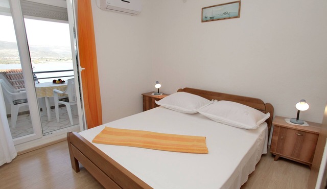 One bedroom apartment with terrace and sea view Mastrinka, Čiovo (A-4648-c)