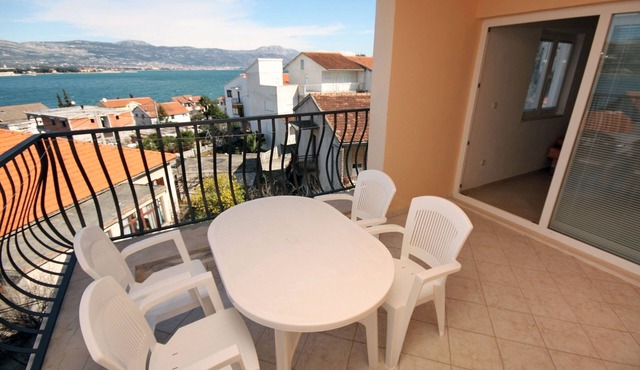 One bedroom apartment with terrace and sea view Mastrinka (Čiovo) (A-4836-c)