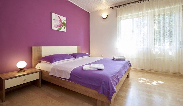 One bedroom apartment with balcony Trogir (A-13102-a)
