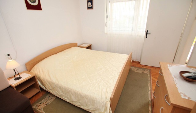 One bedroom apartment with balcony Trogir (A-15011-c)