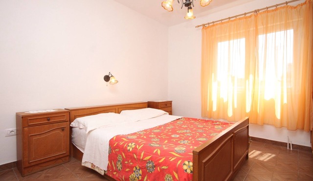 One bedroom apartment with balcony Ugljan (A-8257-b)