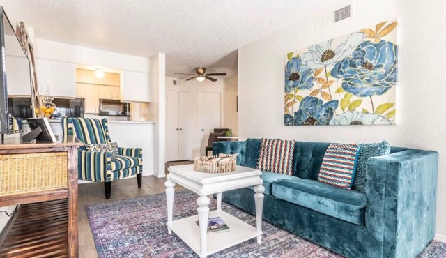 ONE BEDROOM APARTMENT WITH POOL VIEW!