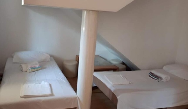 One bedroom apartment with balcony Hvar (A-25301-c)