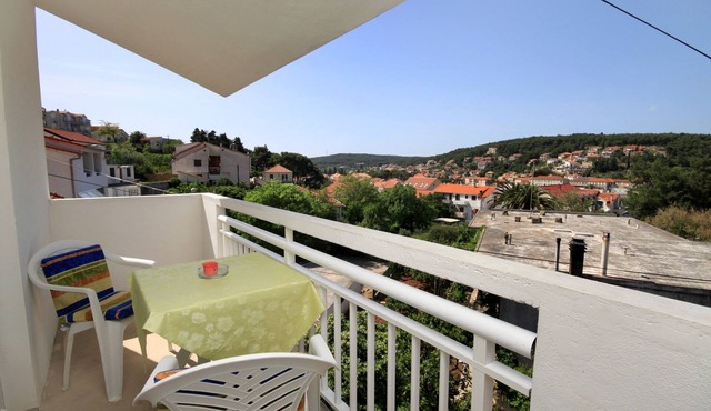 One bedroom apartment with balcony Jelsa, Hvar (A-196-c)