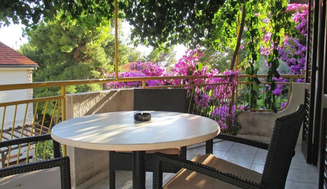 One bedroom apartment with terrace Ivan Dolac, Hvar (A-4584-b)