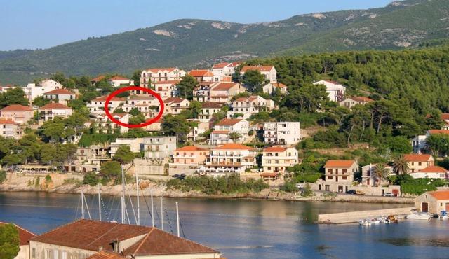 One bedroom apartment with terrace and sea view Jelsa, Hvar (A-15348-b)