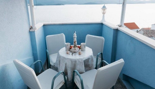 One bedroom apartment with balcony and sea view Komarna, Neretva Delta - Ušće Neretve (A-21938-d)