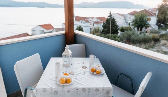 One bedroom apartment with balcony and sea view Komarna, Neretva Delta - Ušće Neretve (A-21938-e)