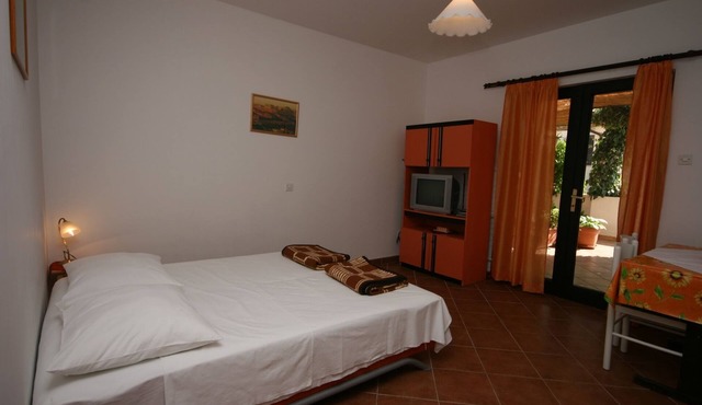 One bedroom apartment with terrace Mandre (Pag) (A-523-a)
