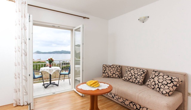 One bedroom apartment with balcony and sea view Lopud, Elafiti (A-12910-c)