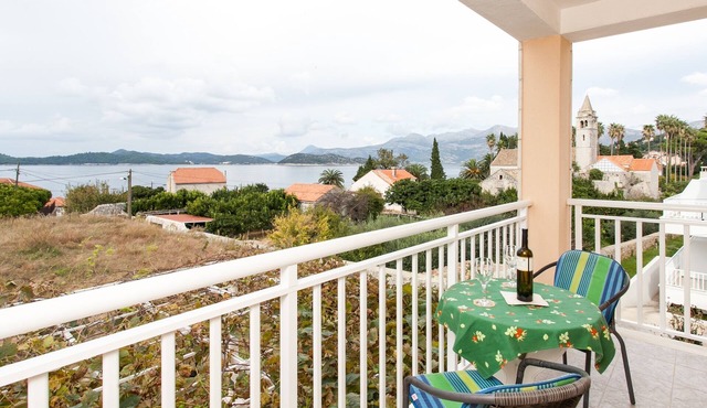 One bedroom apartment with balcony and sea view Lopud, Elafiti (A-14013-b)