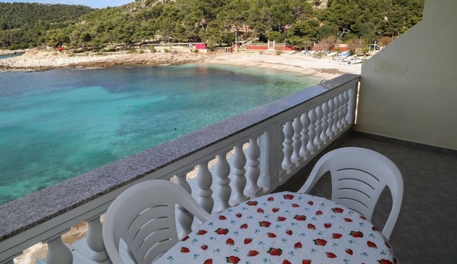 One bedroom apartment with terrace and sea view Milna, Hvar (A-12244-a)