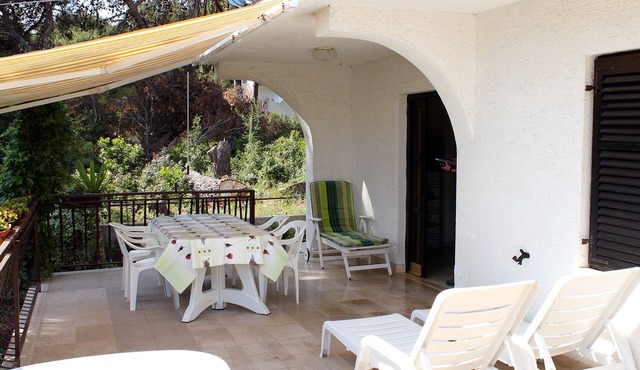 One bedroom apartment with terrace and sea view Brgulje (Molat) (A-6241-b)