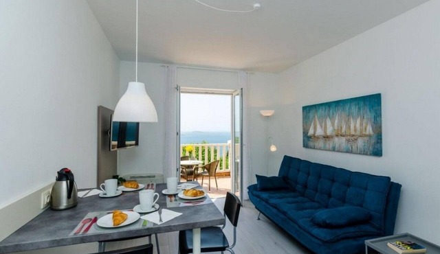 One bedroom apartment with terrace and sea view Plat, Dubrovnik (A-23567-a)
