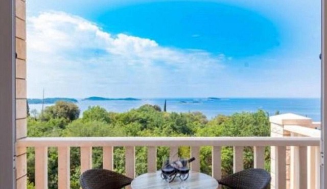 One bedroom apartment with terrace and sea view Plat, Dubrovnik (A-23567-b)