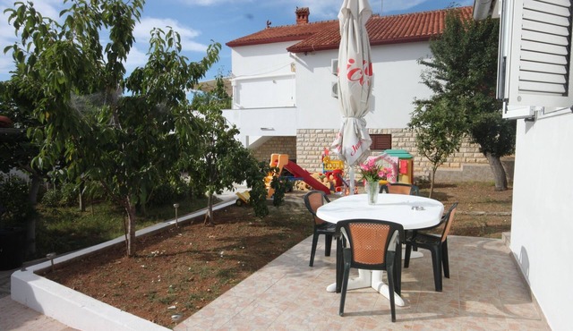 One bedroom apartment with terrace Preko, Ugljan (A-8232-b)
