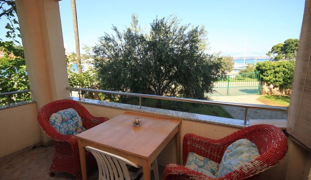 One bedroom apartment with terrace and sea view Preko, Ugljan (A-8315-b)