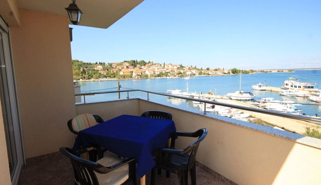 One bedroom apartment with terrace and sea view Preko, Ugljan (A-8315-d)