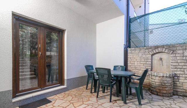 One bedroom apartment with terrace Pula (A-20625-b)
