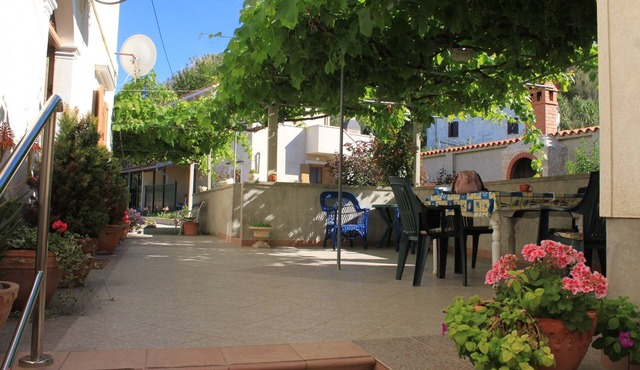 One bedroom apartment with terrace and sea view Susak, Lošinj (A-8050-b)