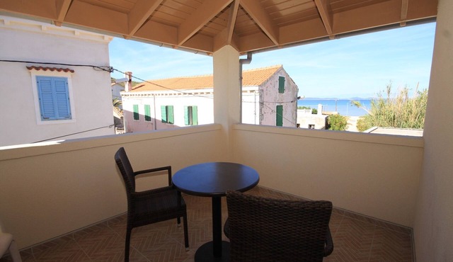 One bedroom apartment with terrace and sea view Susak, Lošinj (A-8050-c)