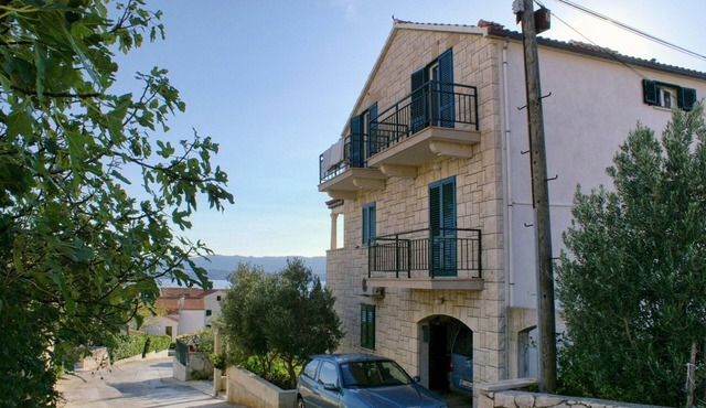 One bedroom apartment with balcony and sea view Bol, Brač (A-2926-c)