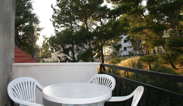 One bedroom apartment with balcony Bol, Brač (A-2884-a)