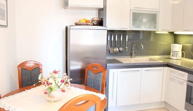 One bedroom apartment with terrace Bol, Brač (A-14124-a)