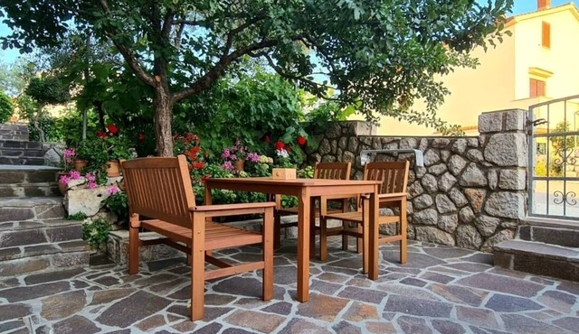 One bedroom apartment with terrace Cres (A-7983-a)