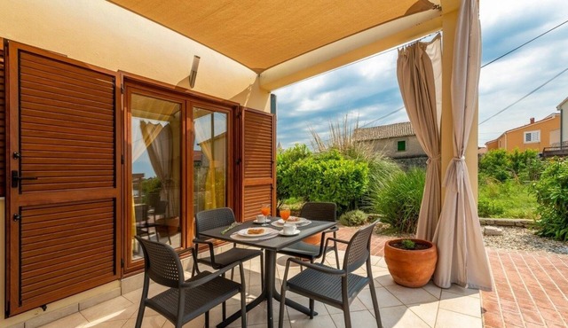 One bedroom apartment with terrace and sea view Nin, Zadar (A-5666-b)