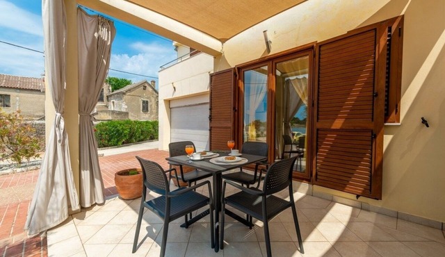 One bedroom apartment with terrace and sea view Nin, Zadar (A-5666-c)