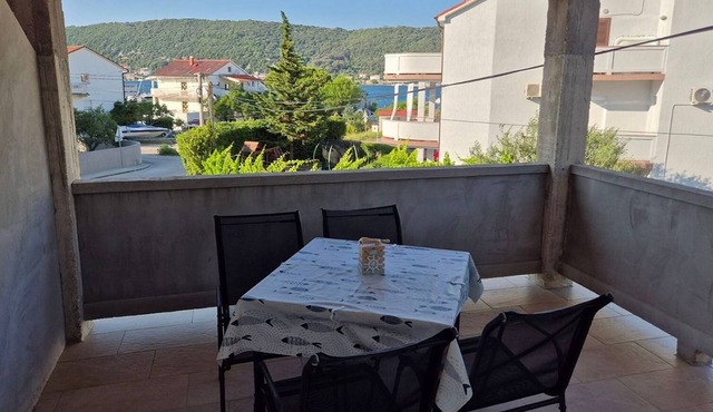 One bedroom apartment with terrace and sea view Supetarska Draga - Donja, Rab (A-25308-c)