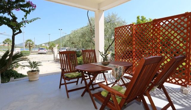 One bedroom apartment with terrace and sea view Mali Ston, Pelješac (A-10226-a)
