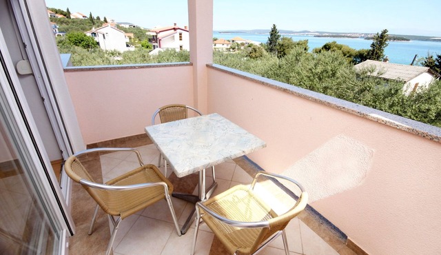 One bedroom apartment with terrace and sea view Tkon, Pašman (A-6215-b)