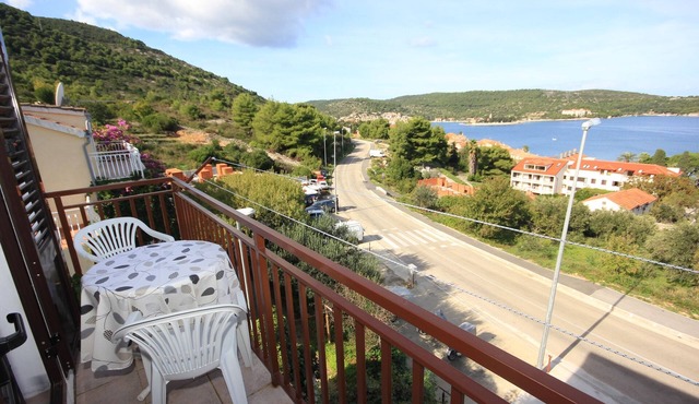 One bedroom apartment with balcony and sea view Vis (A-8448-b)